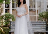 Thiết kế váy cưới đính đá Swaroski cao quý dành cho cô dâu Việt Kiều