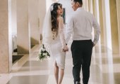 Tư vấn tận tình cho cô dâu Việt Kiều khi đặt may đo thiết kế đầm cưới tại OAH BRIDAL