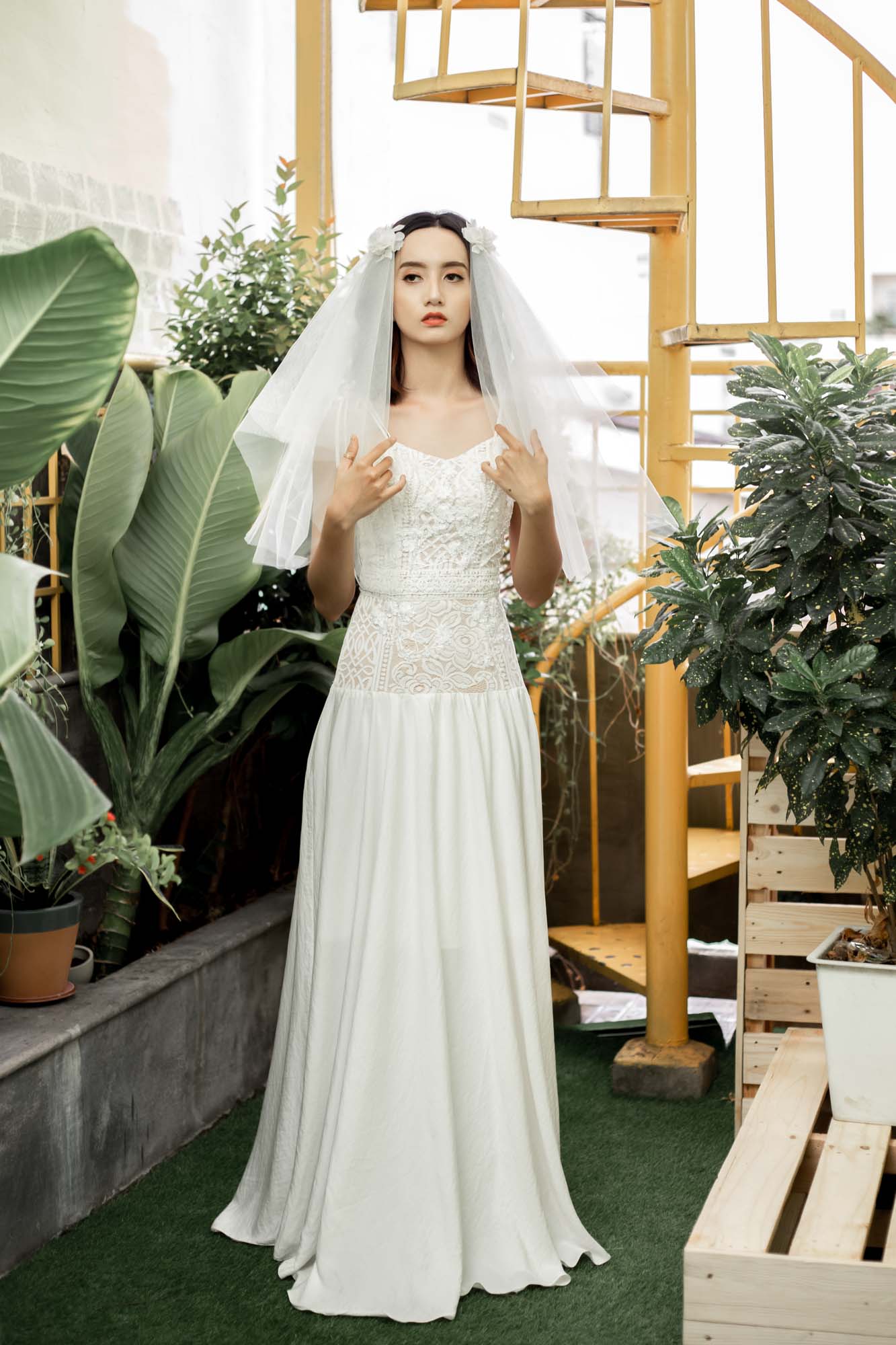 Top mẫu váy cưới 2 dây đẹp đúng điệu cho mùa cưới 2023  Nicole Bridal