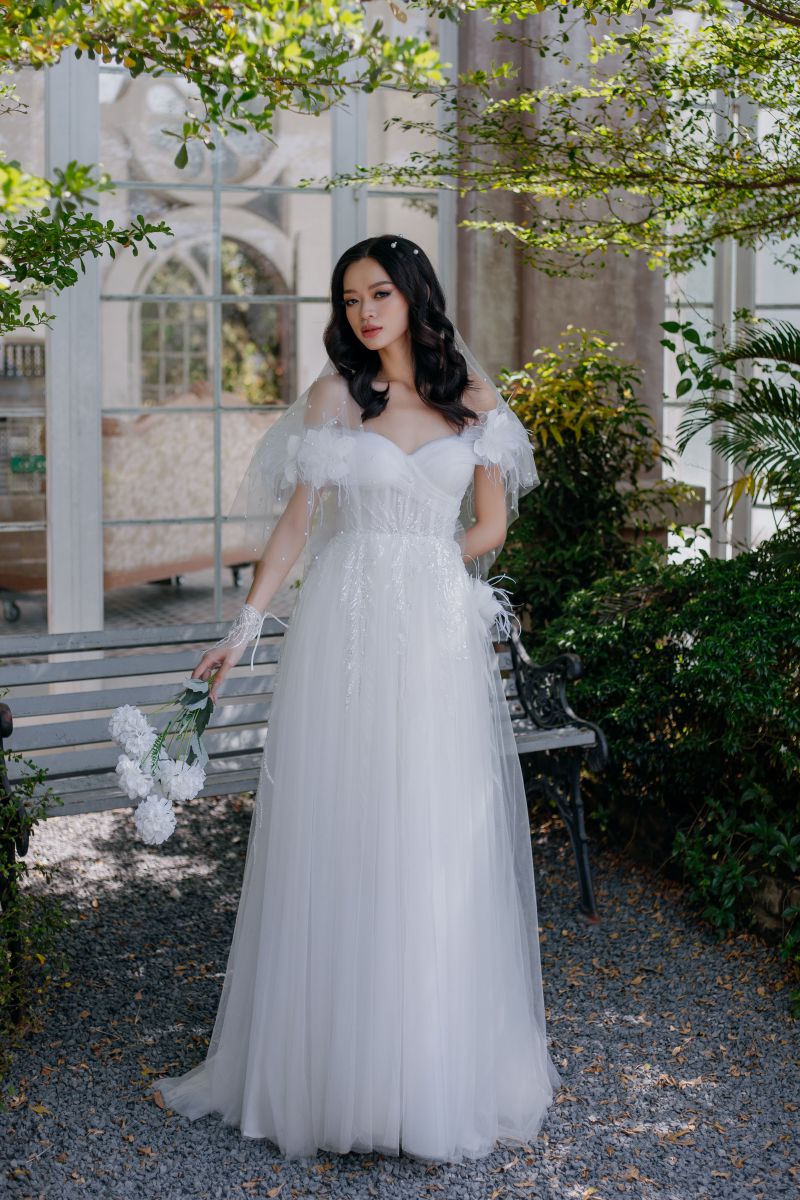 Thiết kế váy cưới hiện tại có muôn hình vạn trạng sắc thái trắng ...