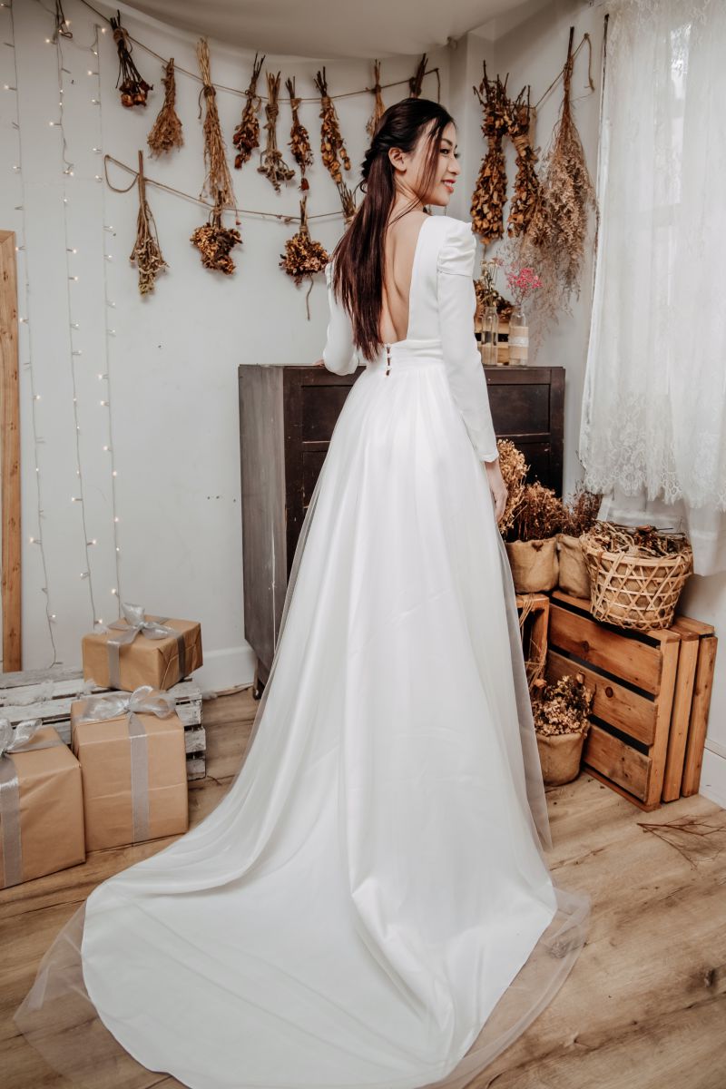69 Mẫu váy cưới hở lưng tay dài luxury đẹp nhất