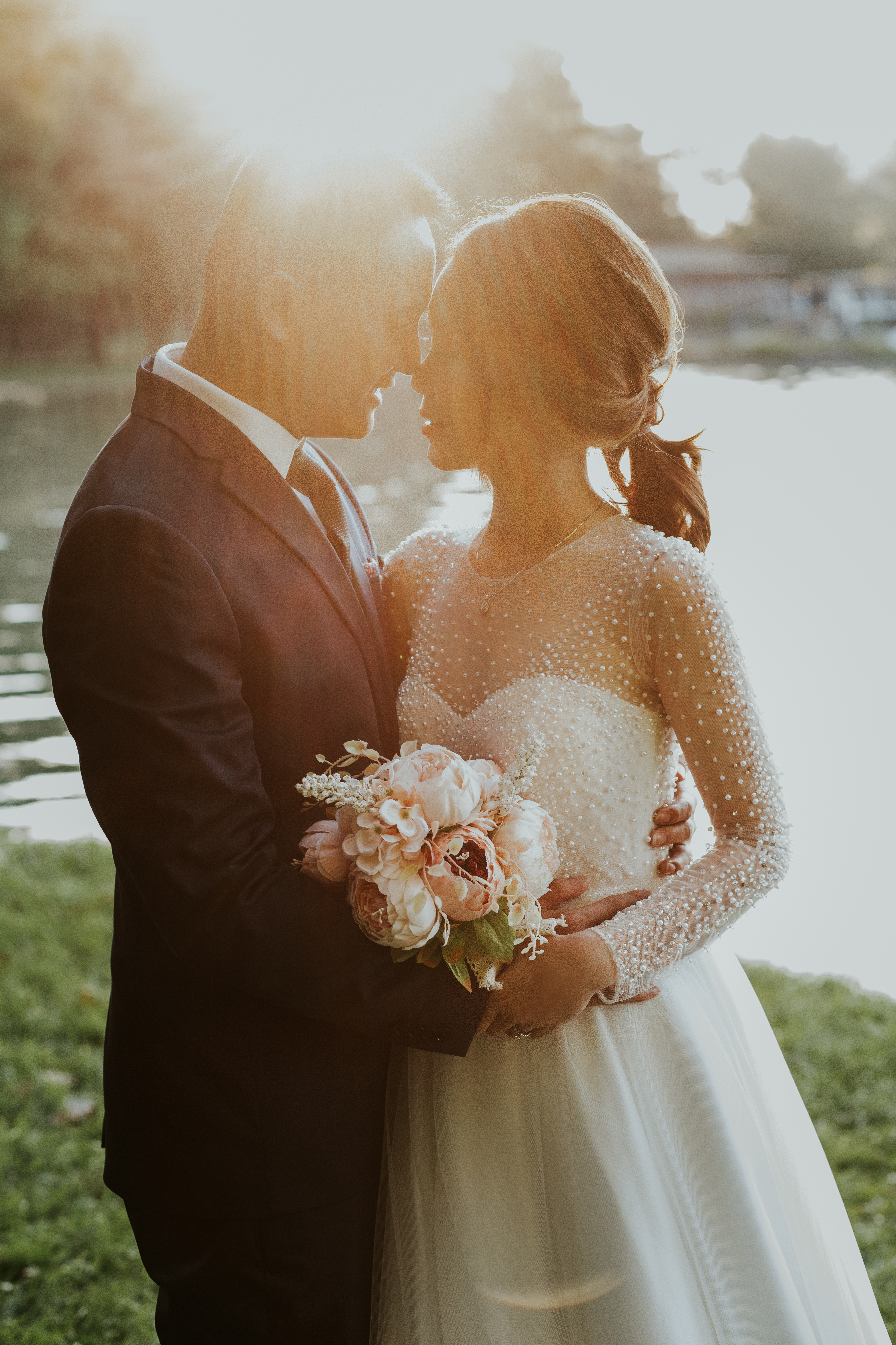 Cung cấp dịch vụ may đo và thiết kế đầm cưới tạo sự thanh lịch cho cô dâu Việt Kiều Mỹ