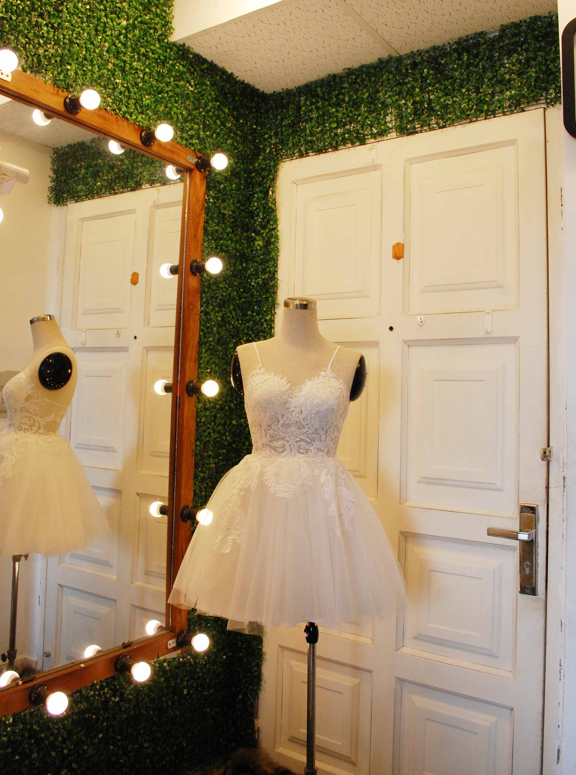 Những mẫu váy cưới ngắn đơn giản và sang trọng Bống Maxishop
